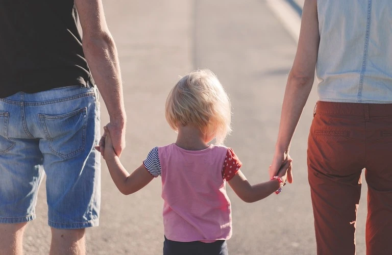 言葉が出ない子どもたちへ、心のケアを提供します。