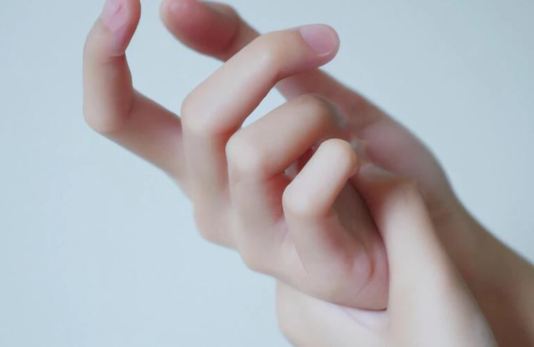 健康な手で、快適な生活を。この手の痛み、放っておかないで。